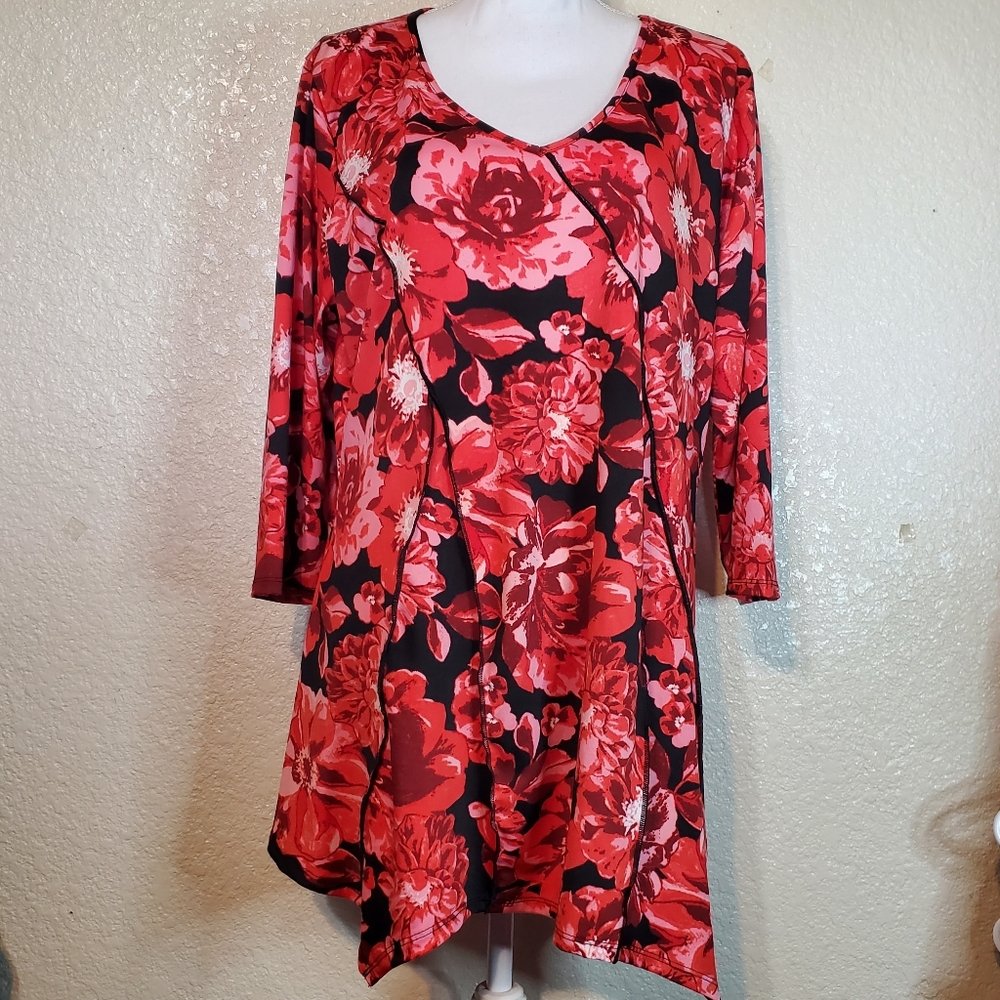 Women's Size 1X Floral Tapered Flowy Fluted Handkerchief Stretch 3/4 Sleeve Top
